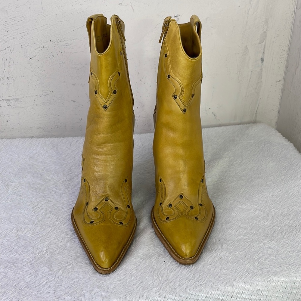 Vintage Y2k Bcbg Girls Tan Leather Boots Slim Wedge Heel Size 6